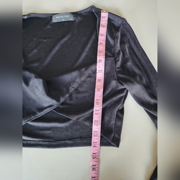 White Fox Longsleeve Black Crop Top Women's Size M. - Picture 7 of 7